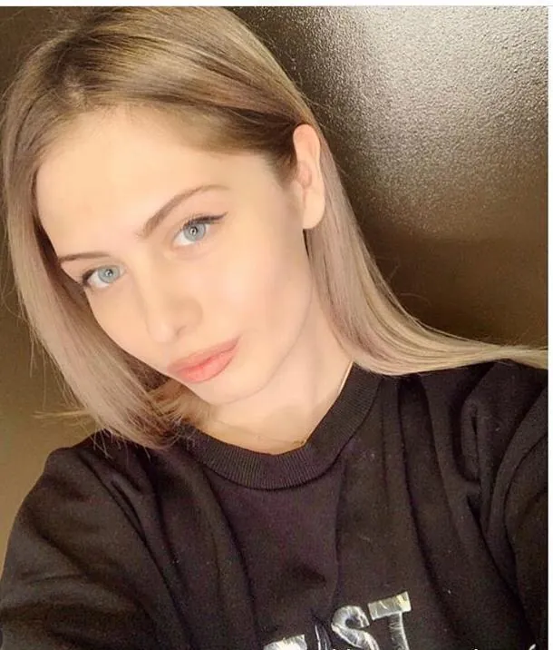 Caroly Escort