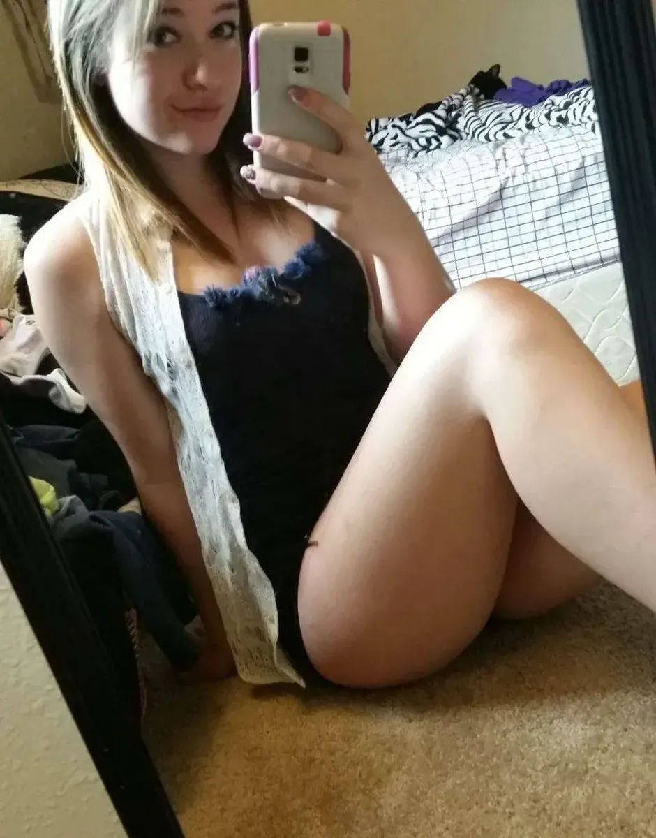 Caroly Escort